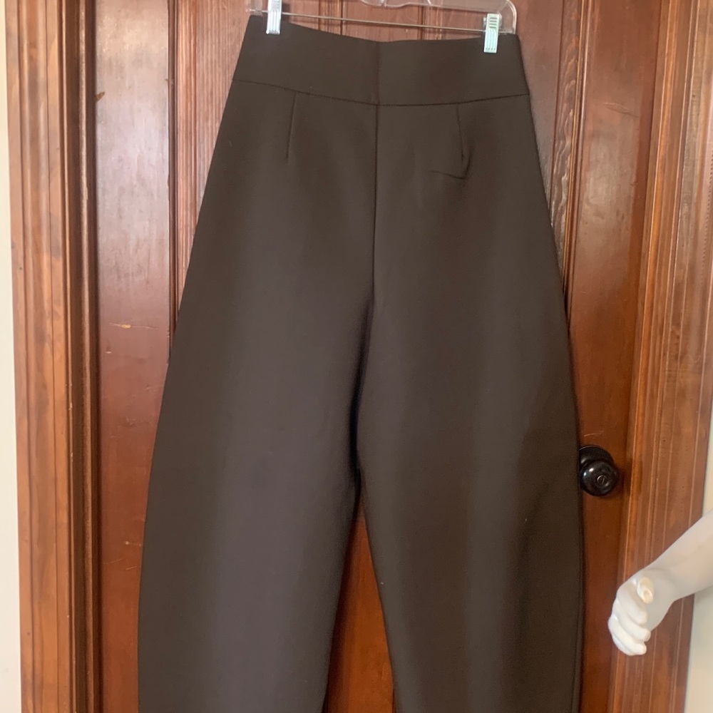 NWOT ZARA BARREL LEG BALLOON LEG PANTS WITH PLEATED DETAIL - Picture 5 of 10